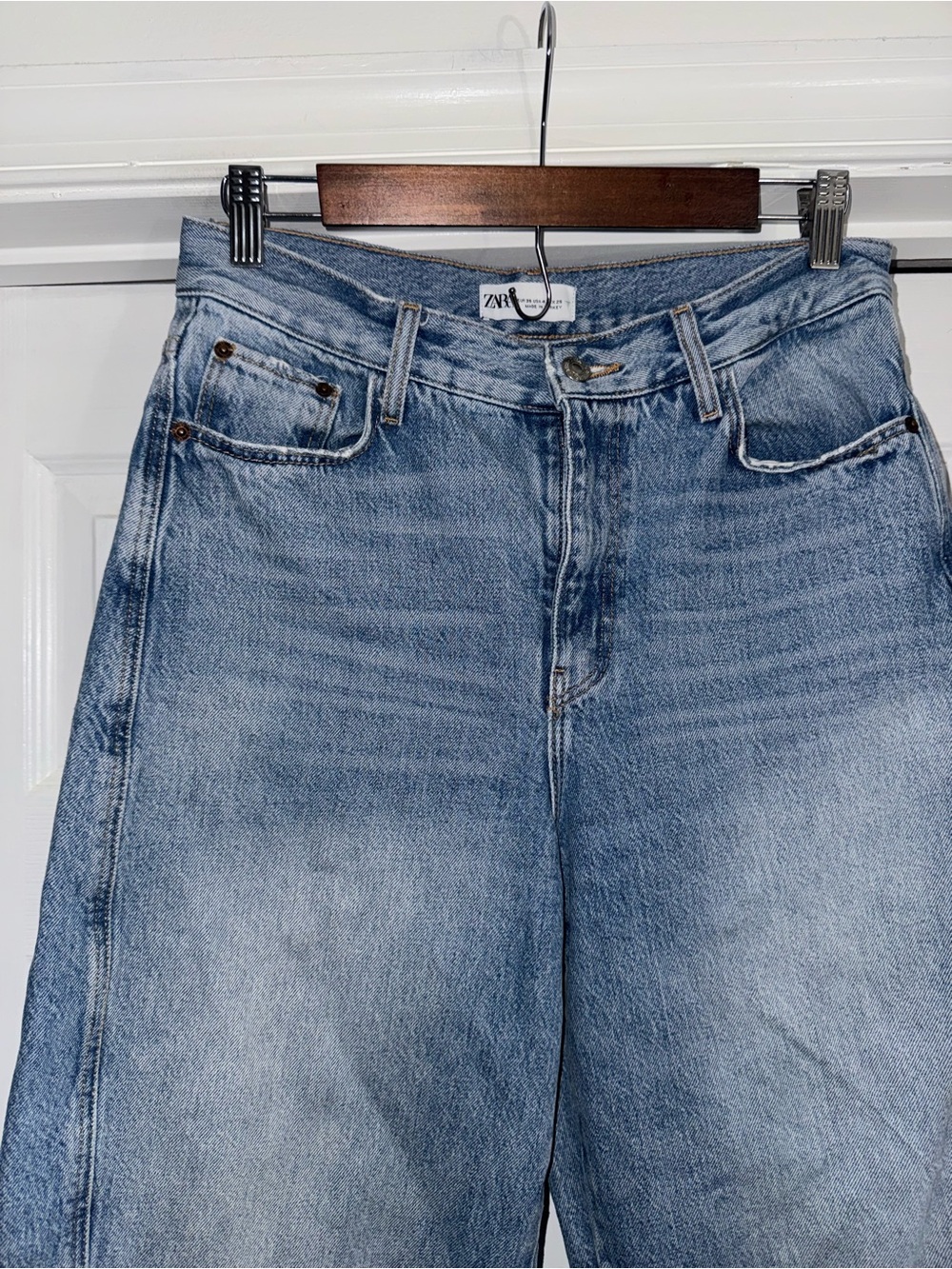 Zara Barrel Light Wash Jeans 4 - Picture 5 of 8